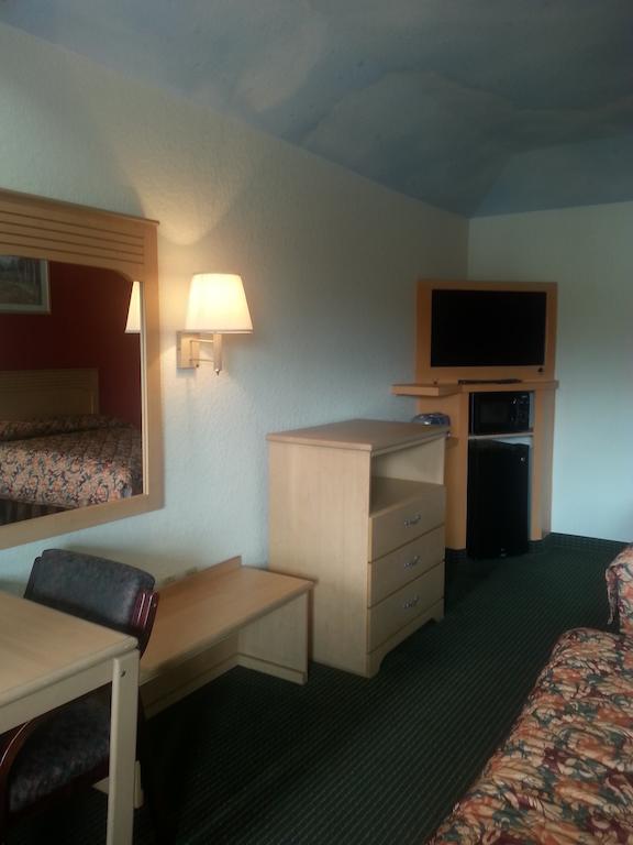 Crystal Inn 249 North Louetta Room photo